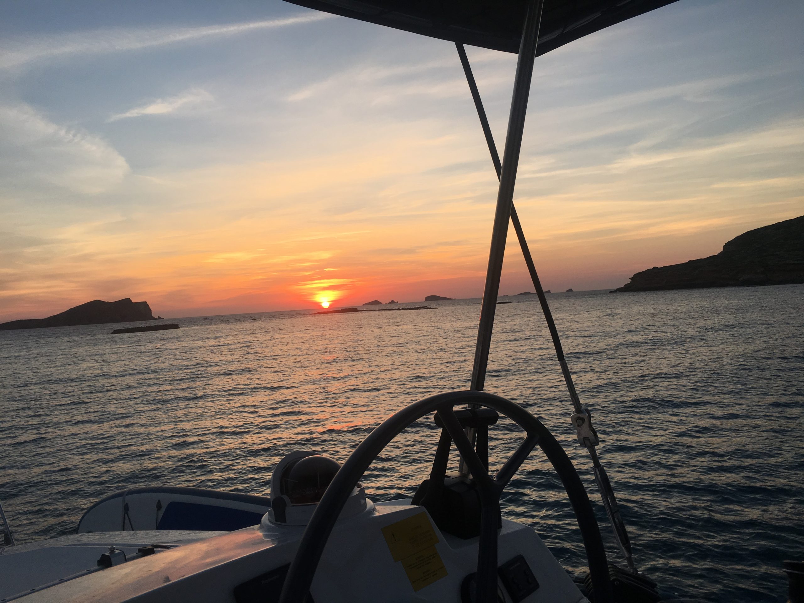 CC excursion a es Vedra Ibiza en barco anochecer